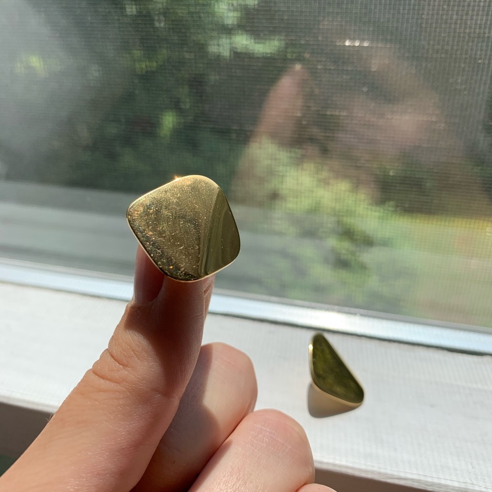 🌸 Square gold earrings